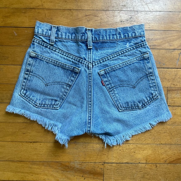Vintage Levi’s Frayed Shorts ☄️ - Picture 7 of 11